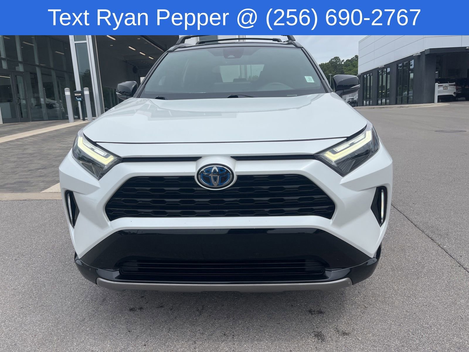 Used 2024 Toyota RAV4 XSE AWD/4WD image 2
