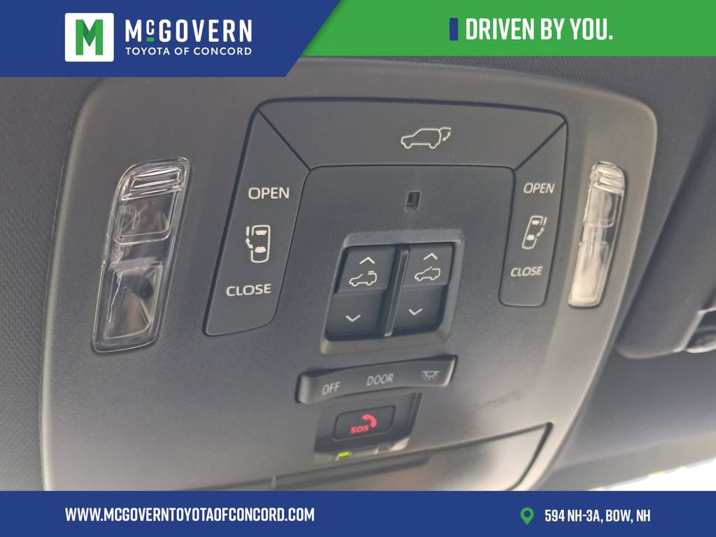 Used 2025 Toyota Sienna Platinum AWD/4WD image 22