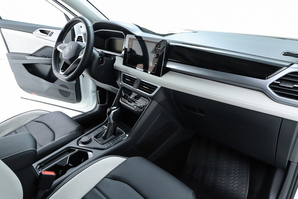New 2026 Volkswagen Taos SEL image 32