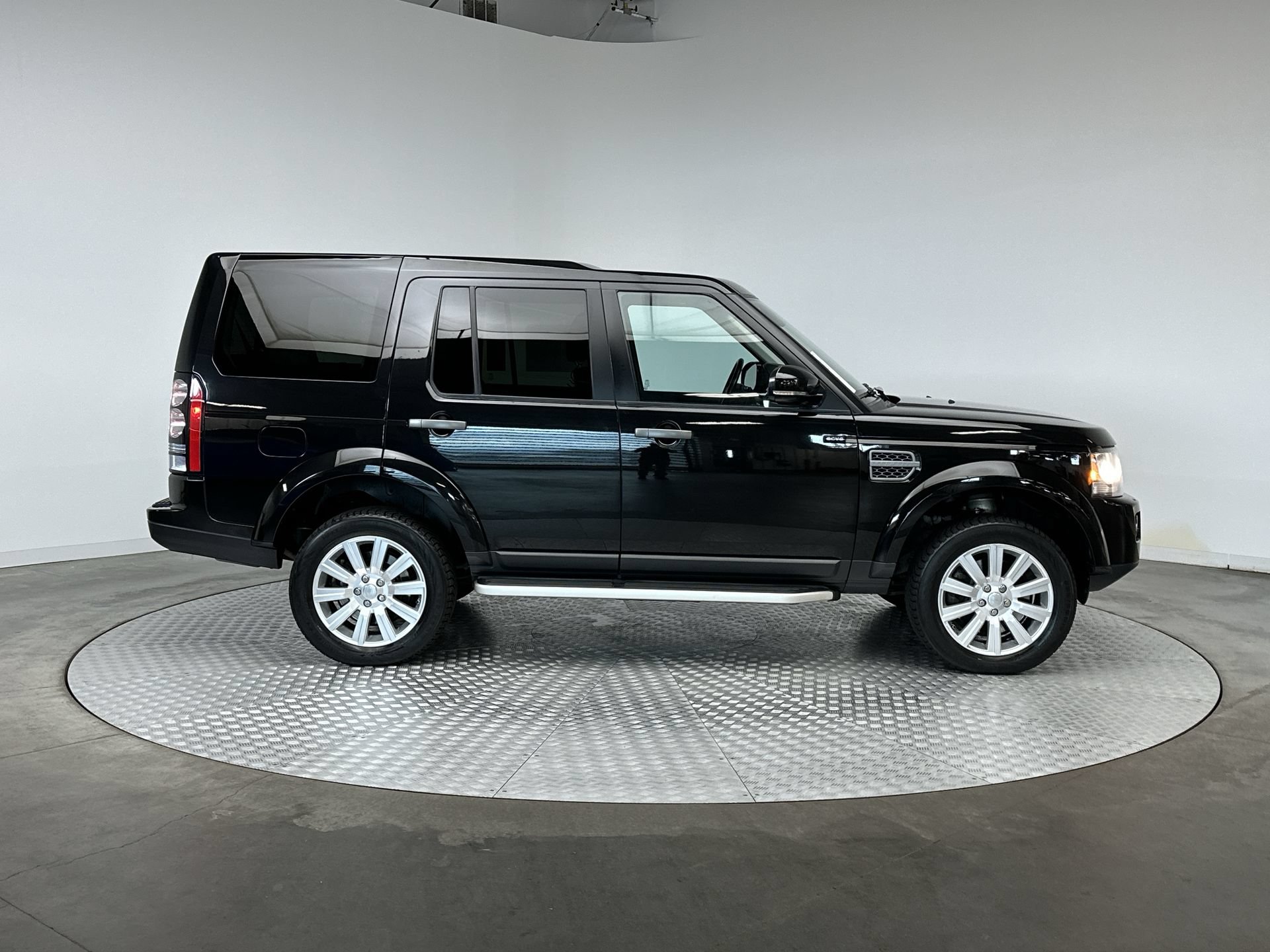Used 2016 Land Rover LR4 AWD/4WD image 10