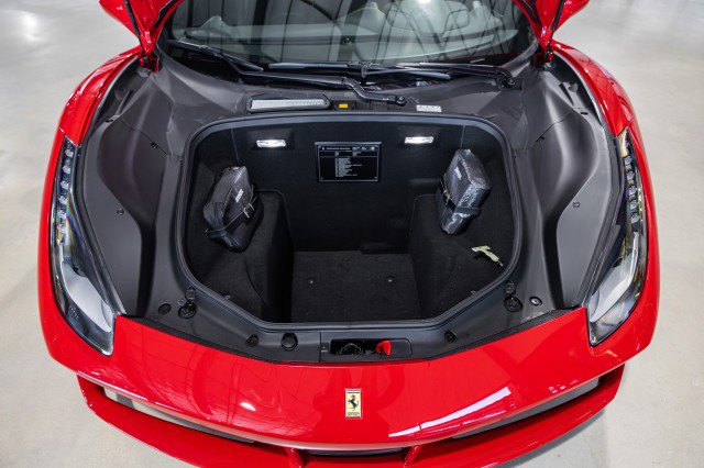Used 2018 Ferrari 488 GTB RWD image 24