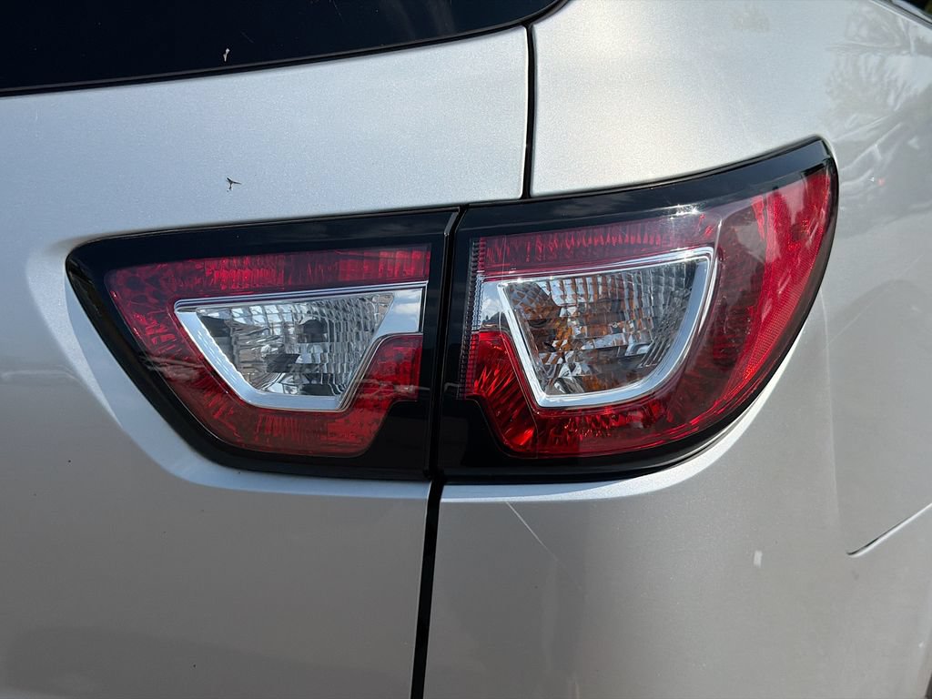 Used 2017 Chevrolet Traverse LT w/ Style and Technology Package FWD image 11