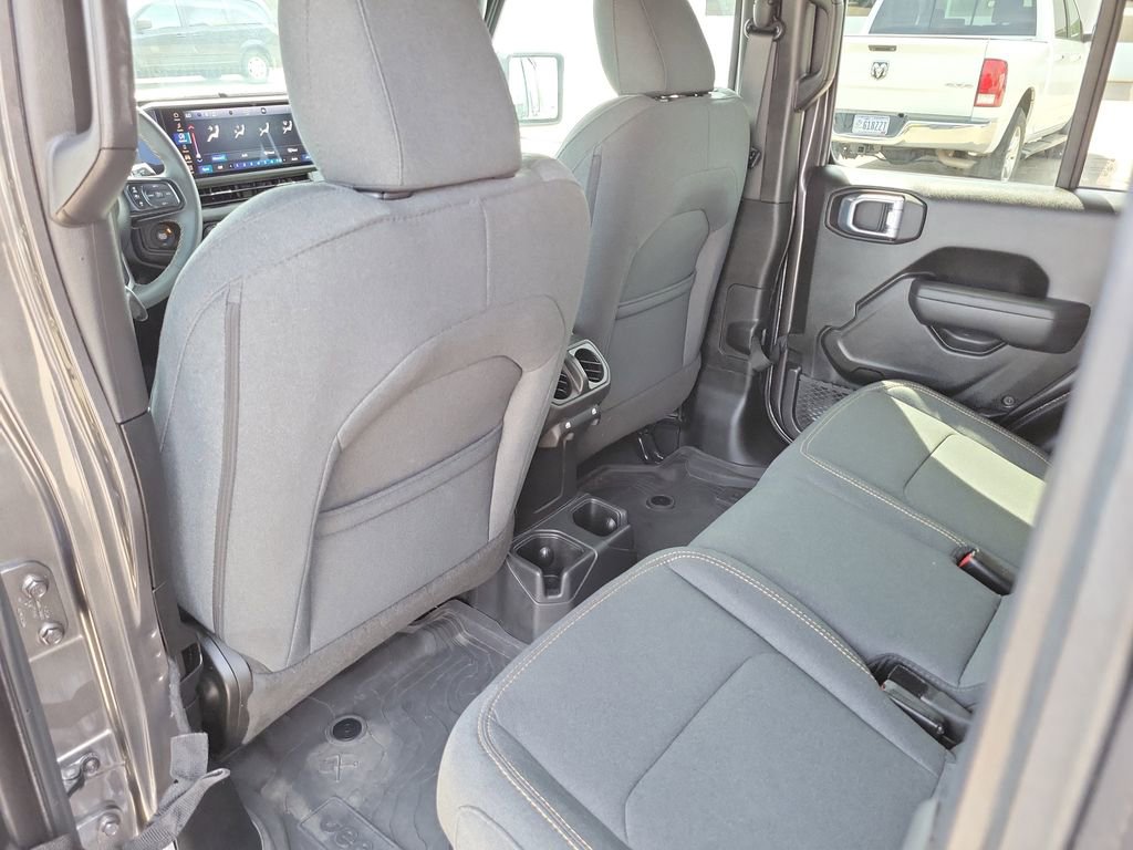 Used 2024 Jeep Gladiator Sport AWD/4WD image 17