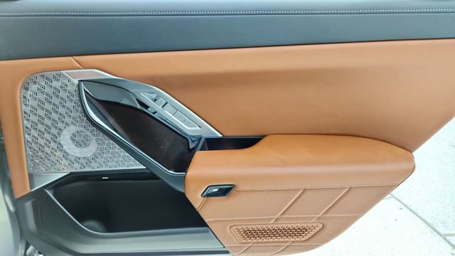 Used 2023 BMW i7 xDrive60 image 28