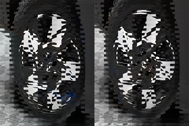 Used 2025 Hyundai Kona SEL image 11