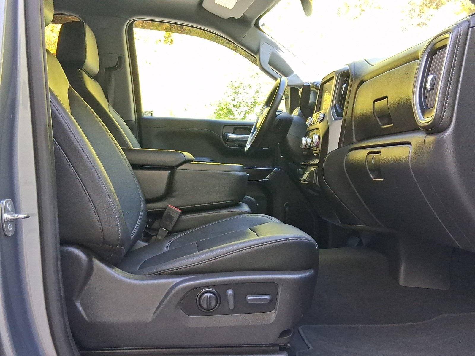 Used 2021 GMC Sierra 1500 SLT w/ X31 Off-Road Package AWD/4WD image 11