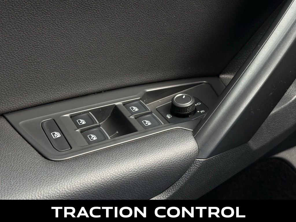 Used 2021 Volkswagen Tiguan SE image 18