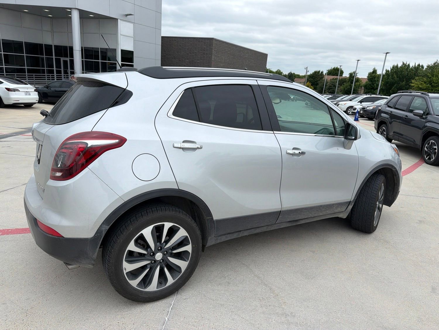 Used 2021 Buick Encore Preferred AWD/4WD image 3