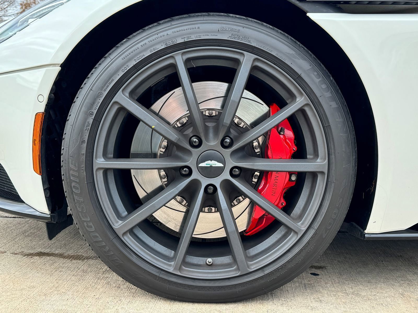 Used 2022 Aston Martin DB11 Coupe image 4