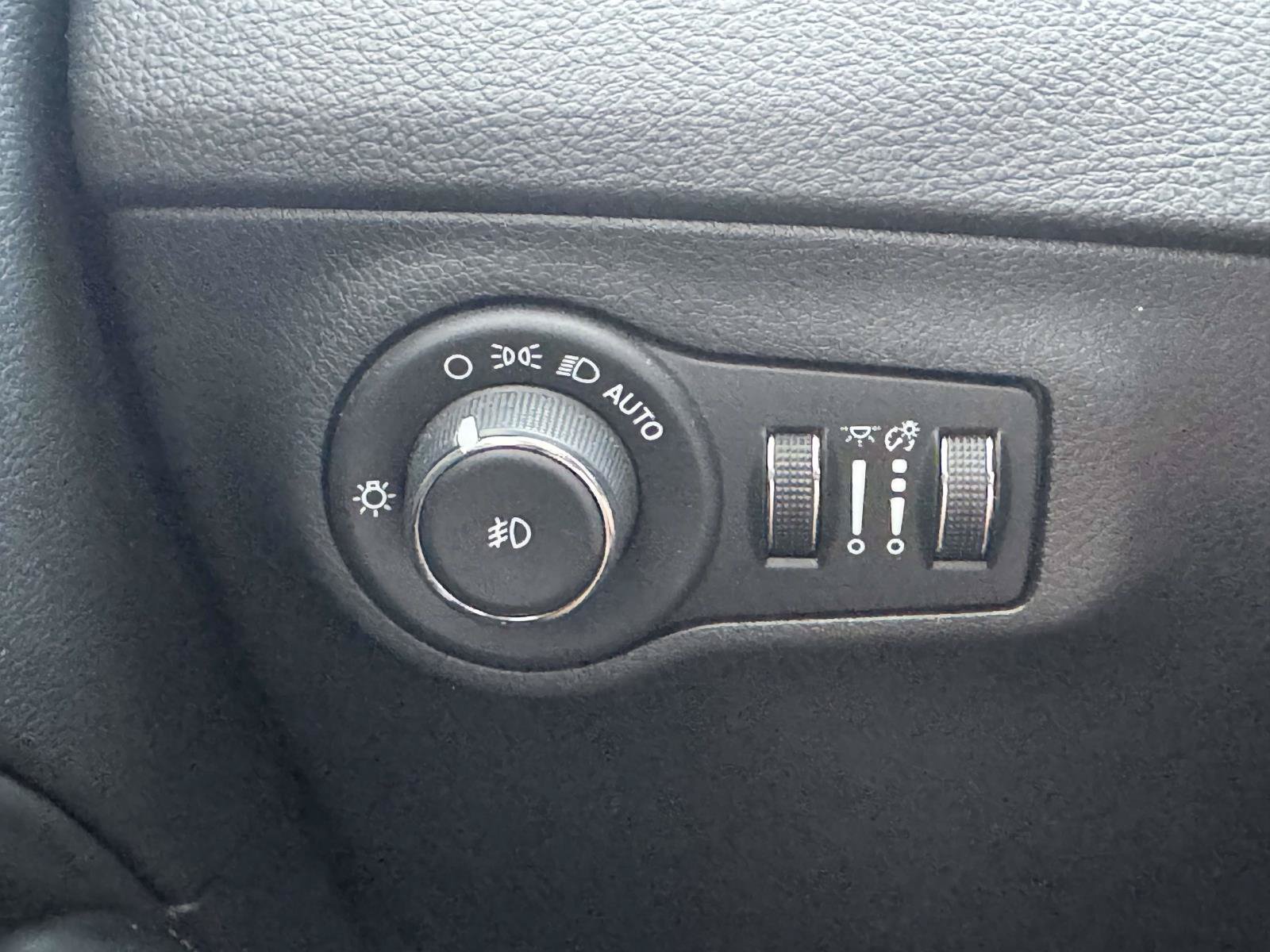 Used 2021 Jeep Compass Limited w/ Sun and Sound Group AWD/4WD image 26