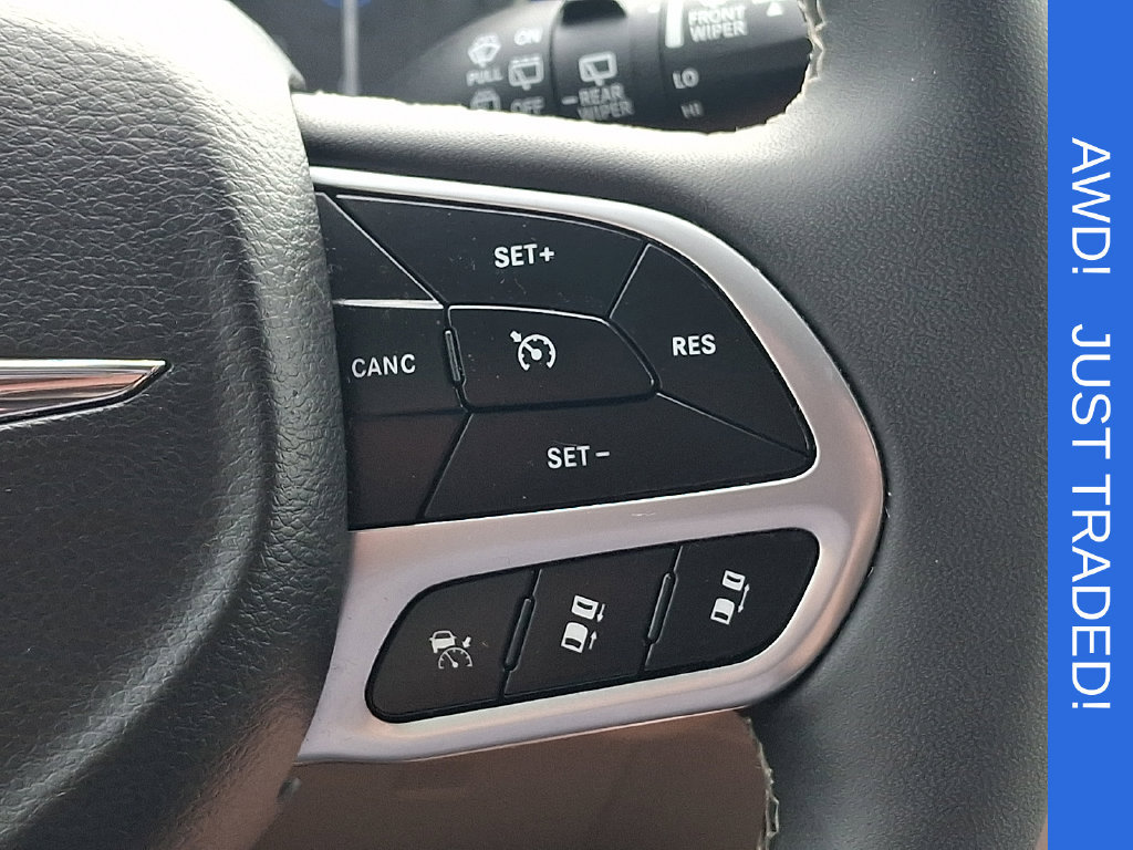 Used 2022 Chrysler Pacifica Touring-L AWD/4WD image 23