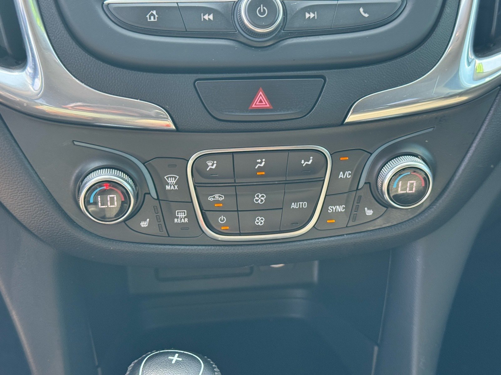 Used 2020 Chevrolet Equinox LT FWD image 23