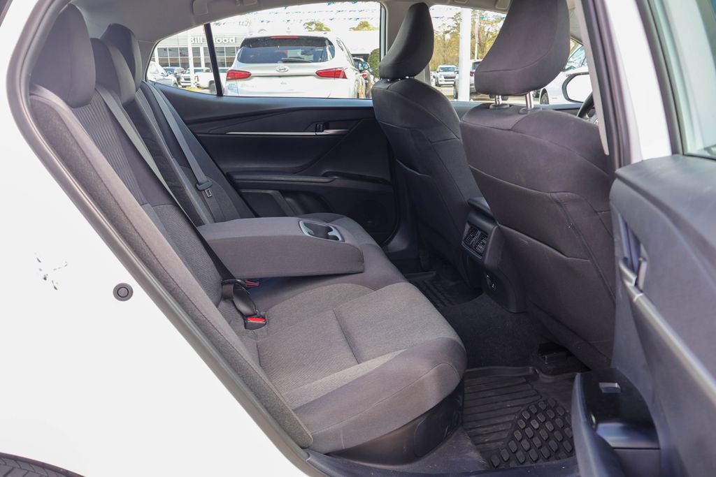 Used 2025 Toyota Camry LE w/ Convenience Package image 10