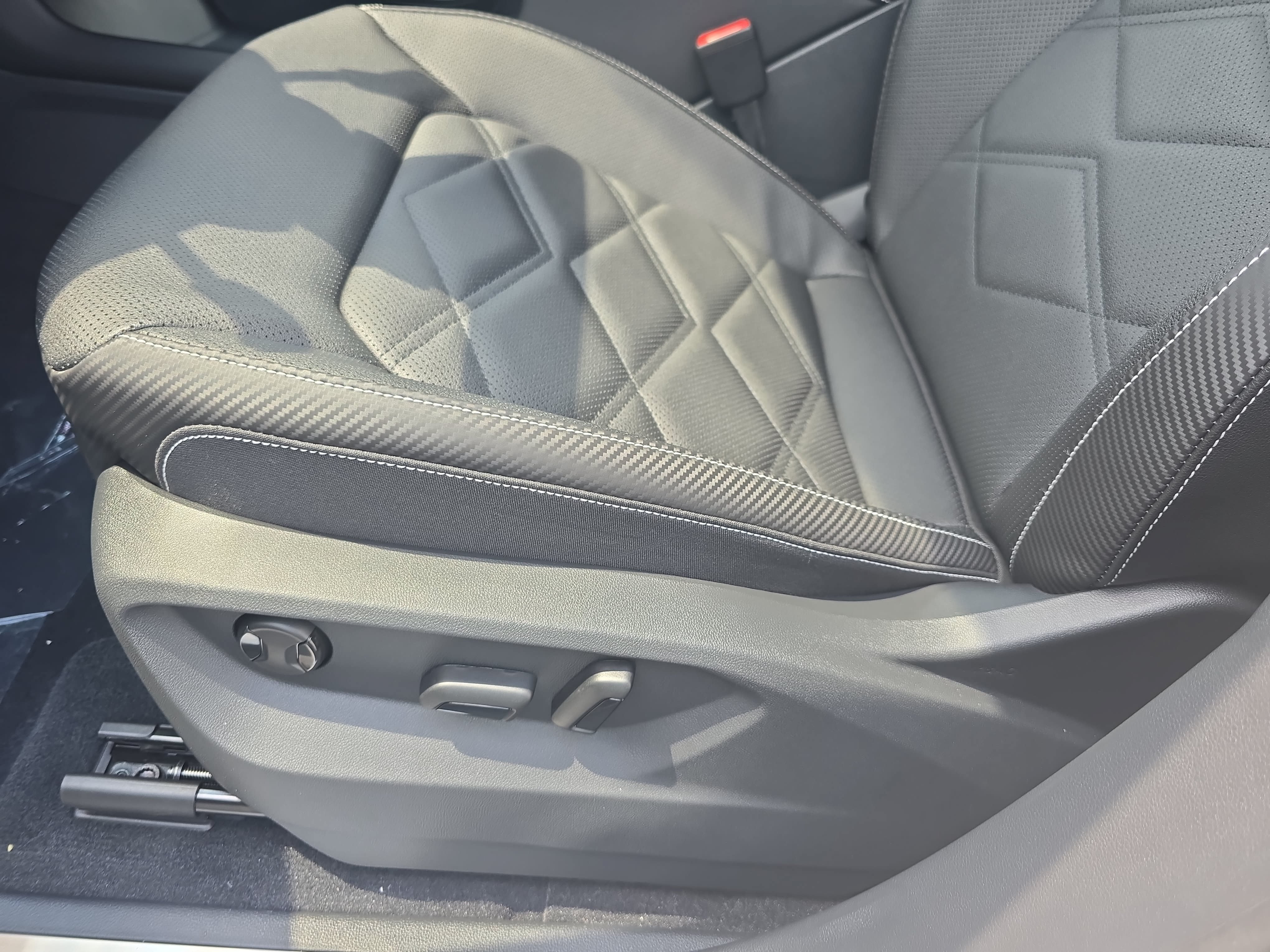 New 2026 Volkswagen Atlas Cross Sport SE FWD image 30