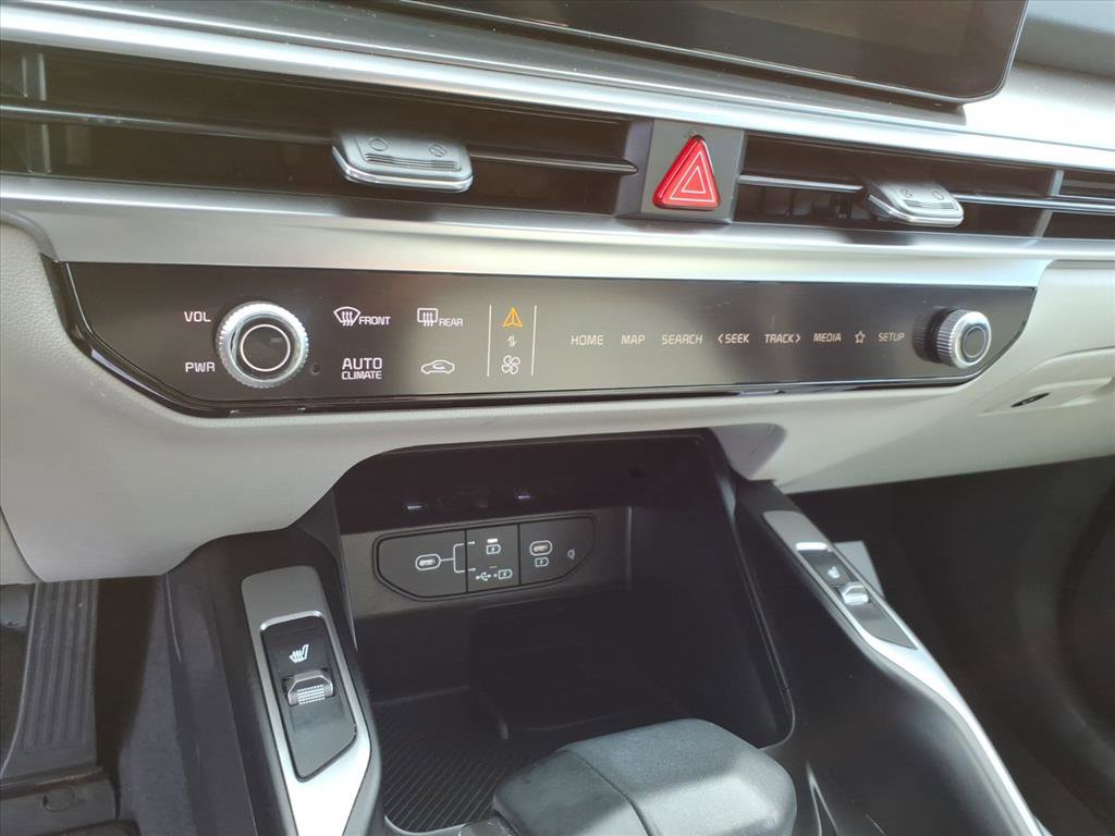 Used 2024 Kia Sorento S w/ Panoramic Sunroof Package image 18