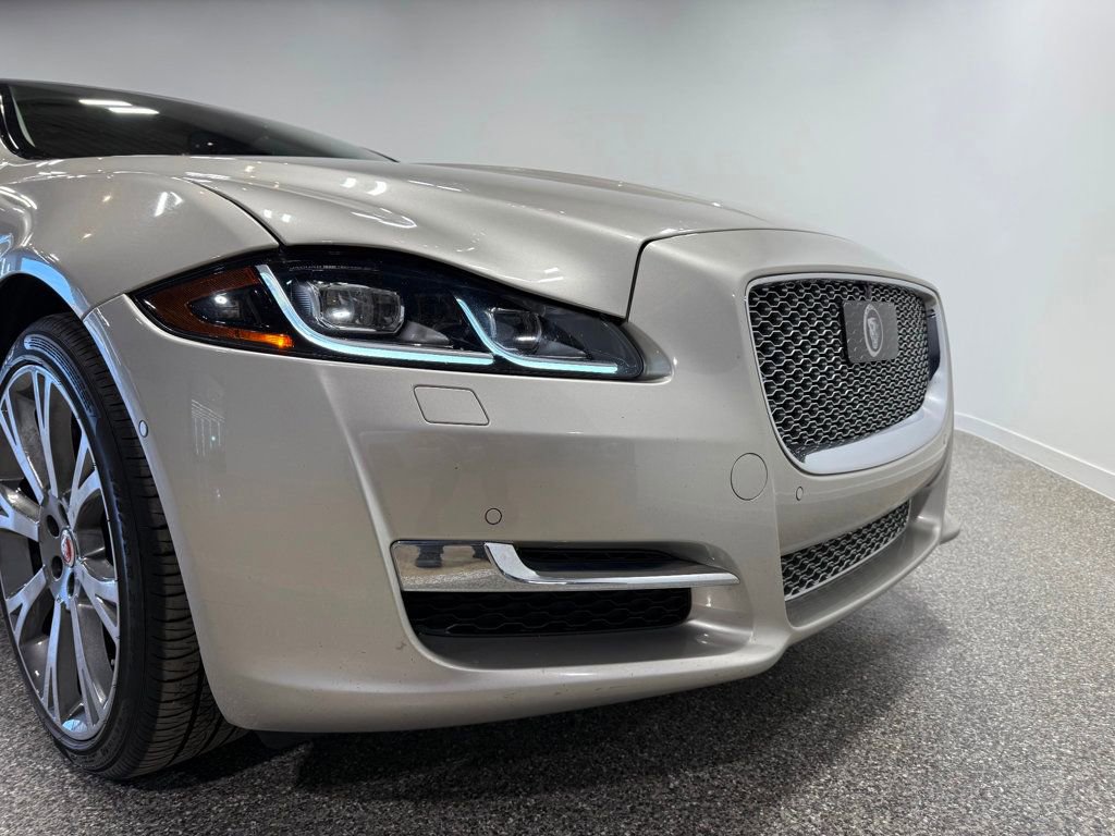 Used 2017 Jaguar XJ L Portfolio image 25