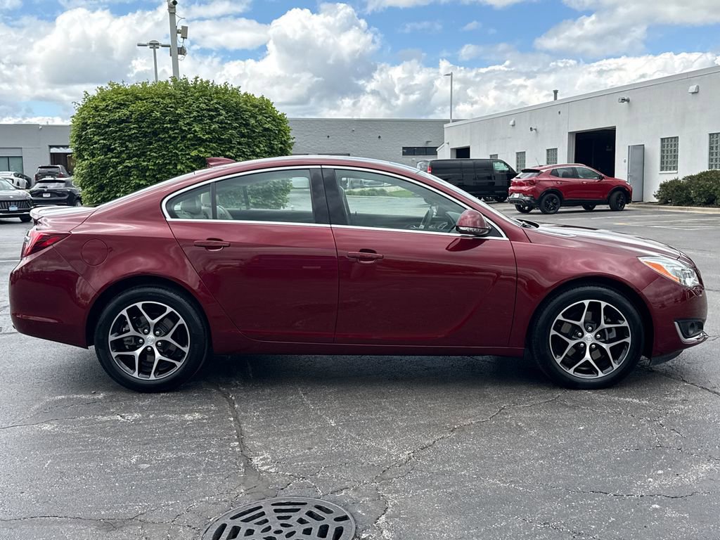 Used 2017 Buick Regal Sport Touring FWD image 11