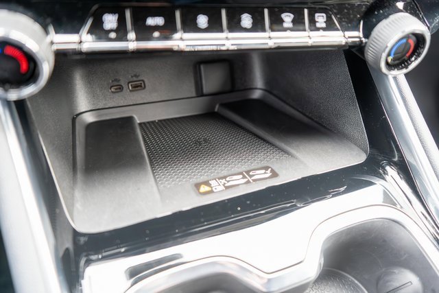 Used 2025 Chevrolet Traverse High Country image 33