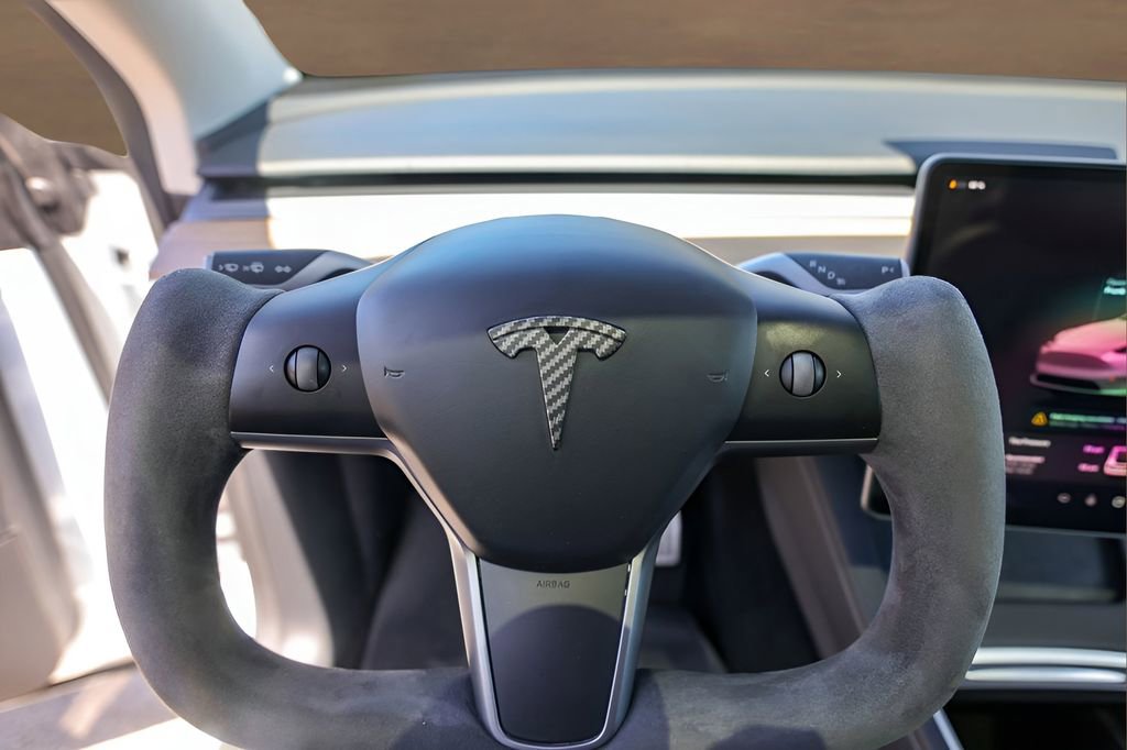 Used 2024 Tesla Model Y Performance image 11