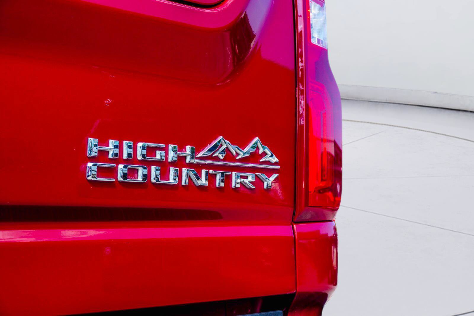 Used 2024 Chevrolet Silverado 3500 High Country w/ High Country Premium Package AWD/4WD image 11