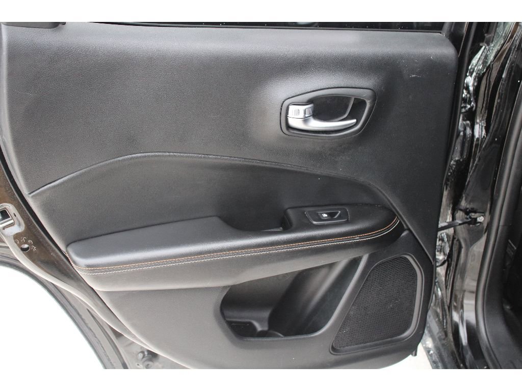 Used 2018 Jeep Compass Latitude w/ Cold Weather Group image 30