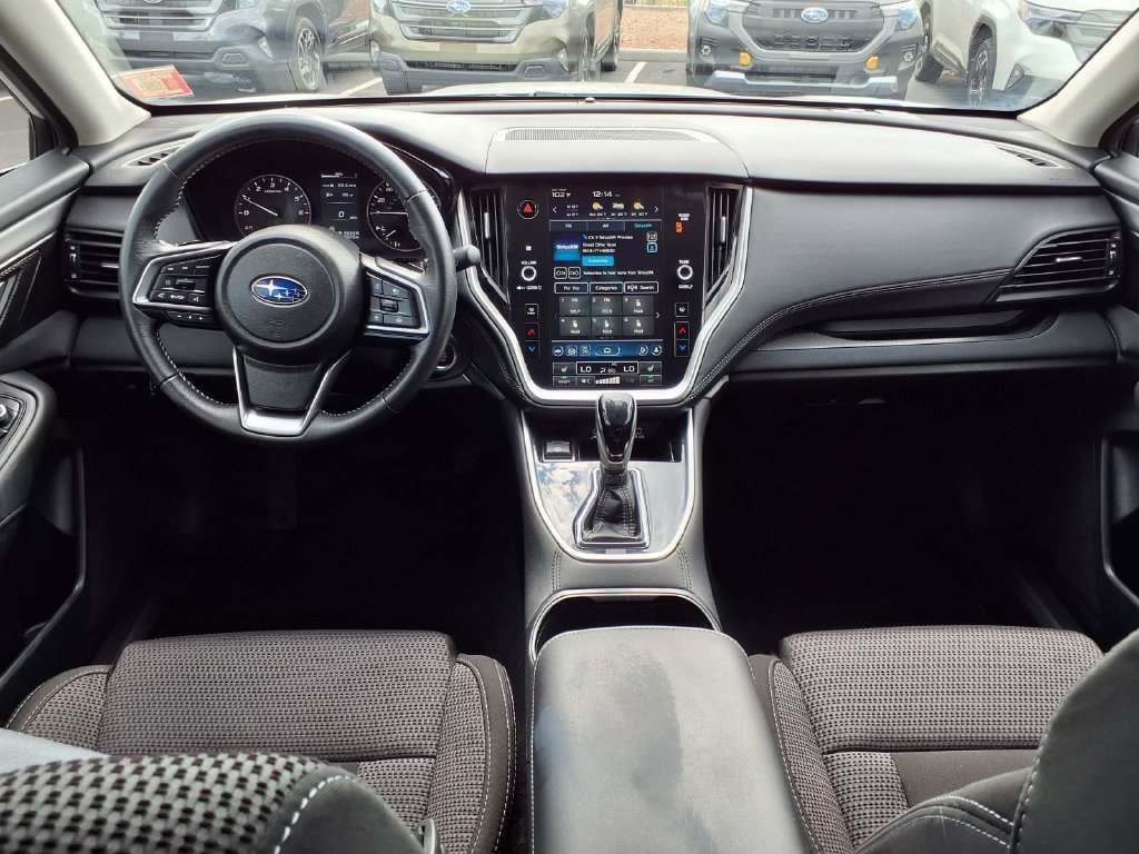 Used 2025 Subaru Outback Premium AWD/4WD image 2