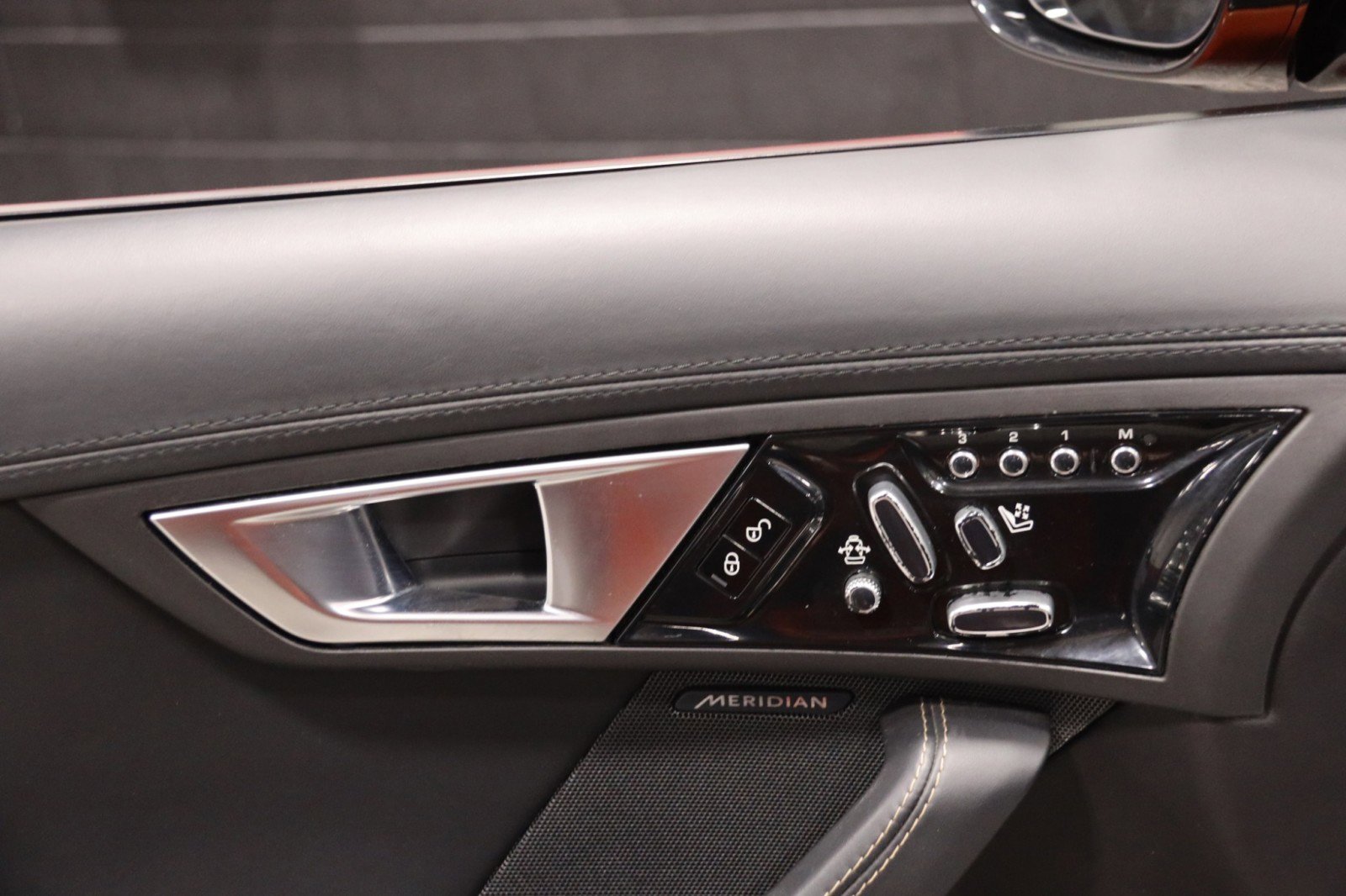 Used 2014 Jaguar F-TYPE Convertible image 53