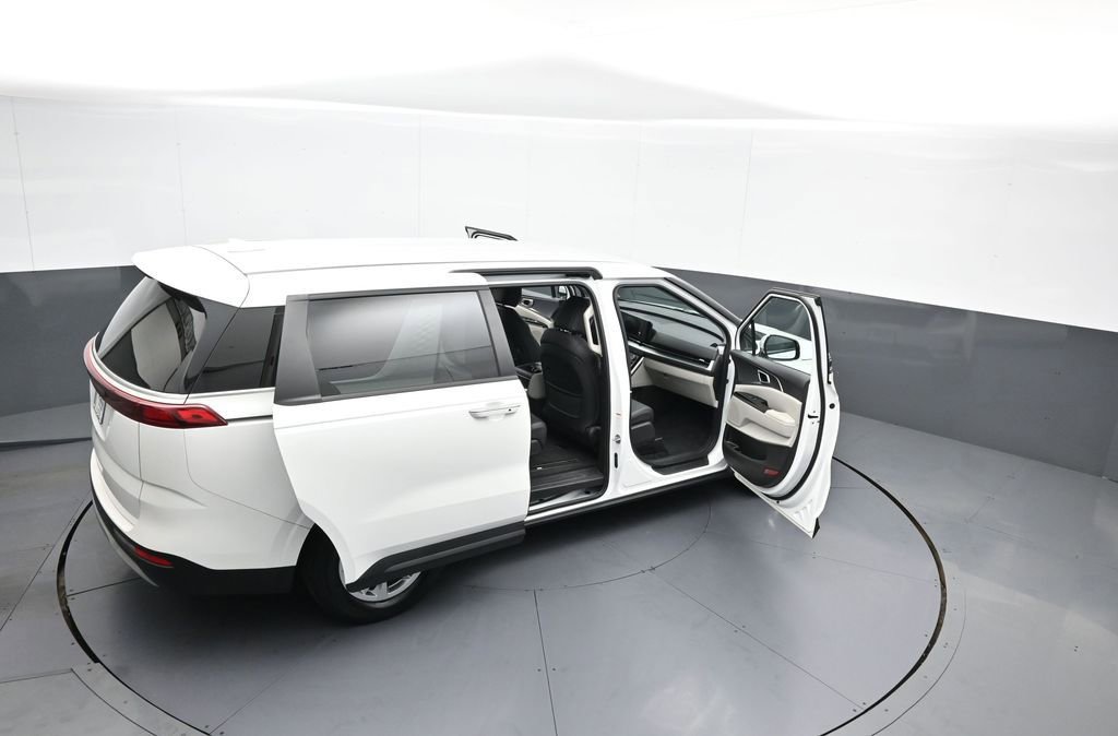 Used 2024 Kia Carnival LX FWD image 44