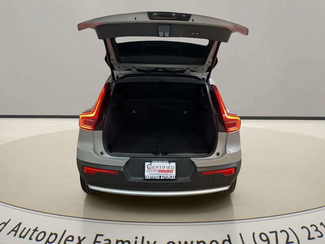 Used 2025 Volvo XC40 B5 Plus AWD/4WD image 9