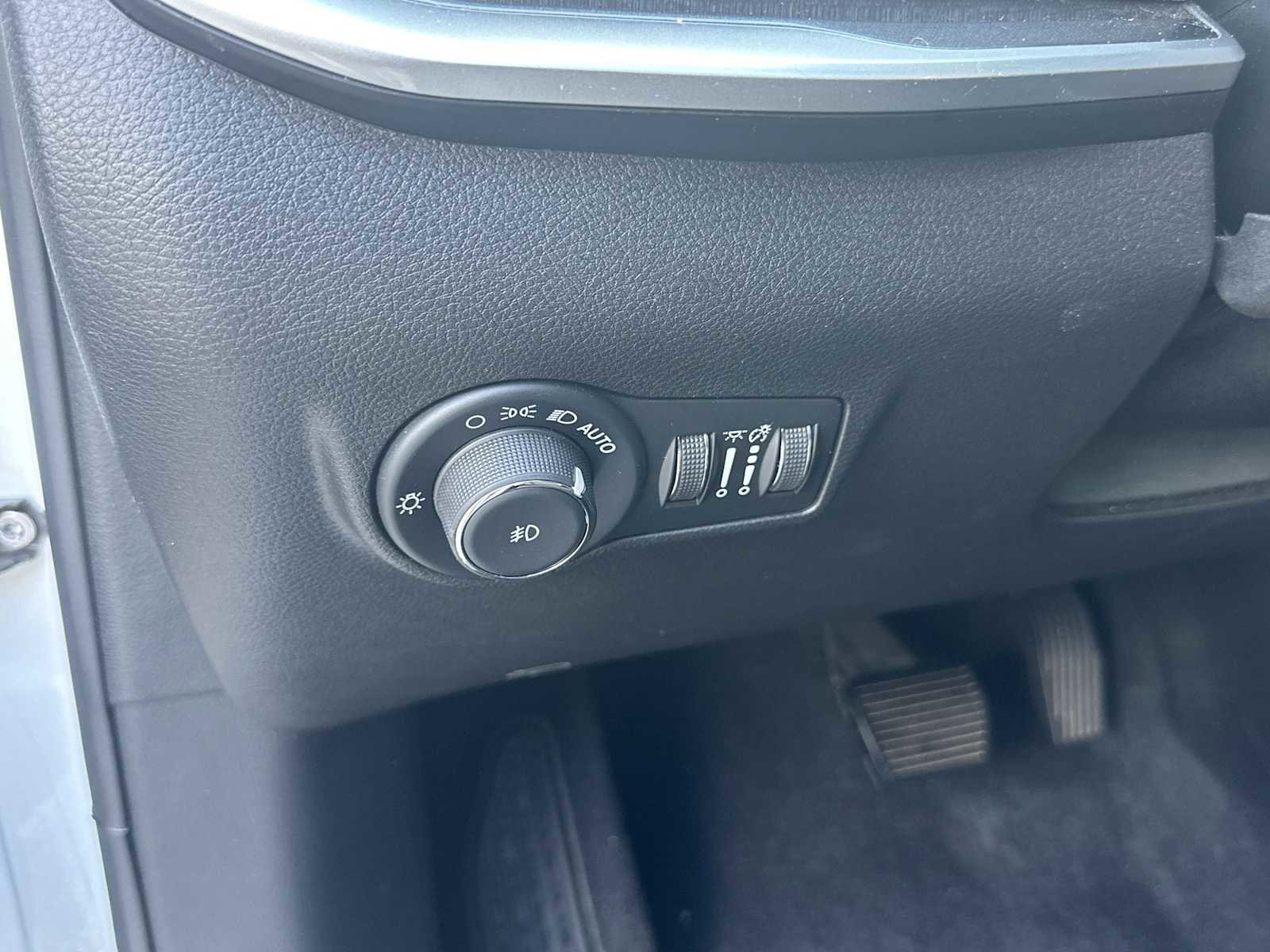 Used 2024 Jeep Compass Latitude image 31