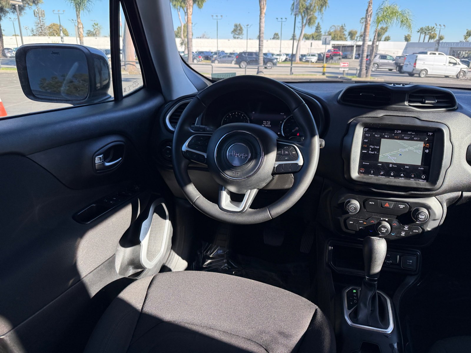 Used 2018 Jeep Renegade Latitude w/ UConnect 8.4 Nav Group image 22