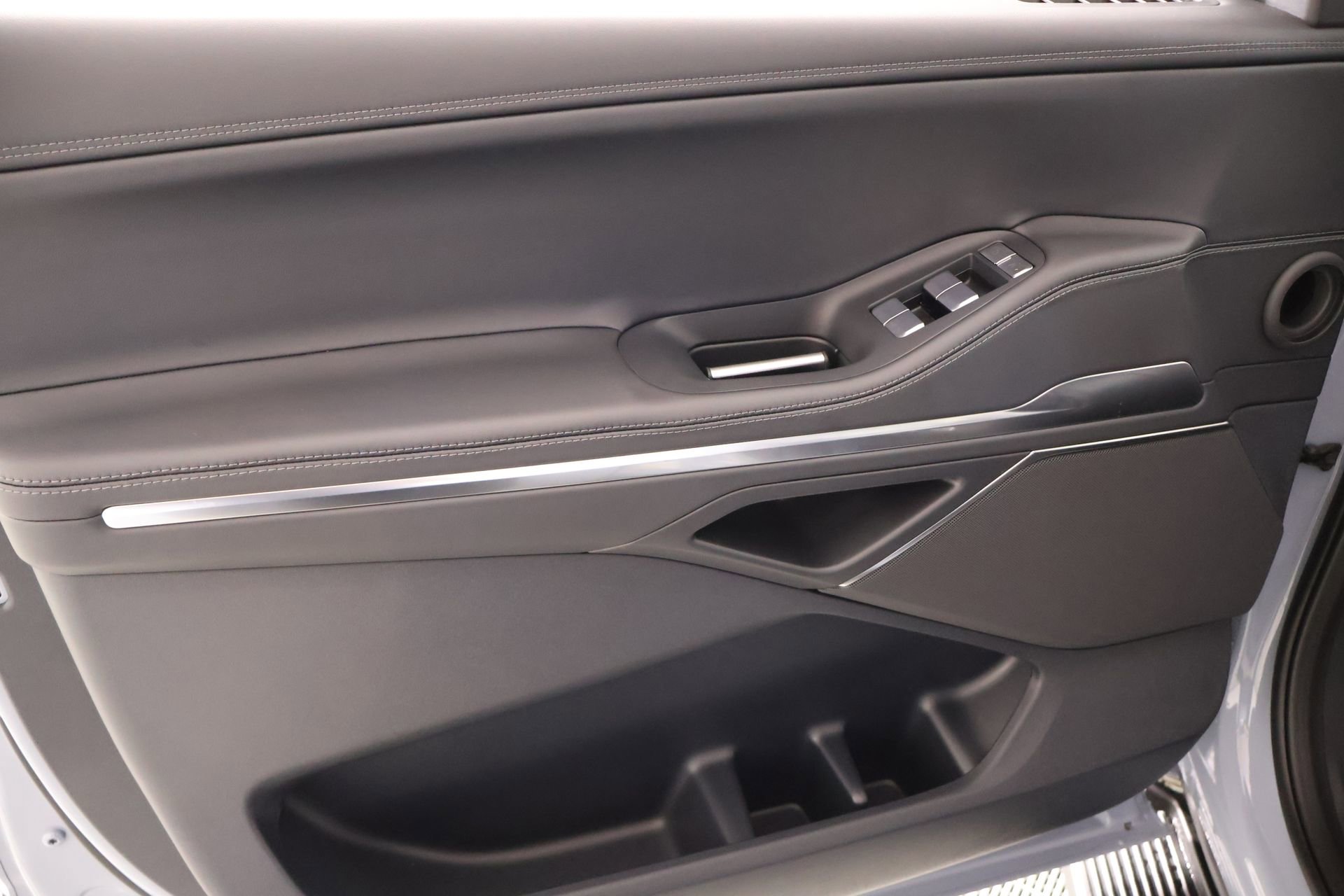 New 2026 Lincoln Navigator Premiere image 17