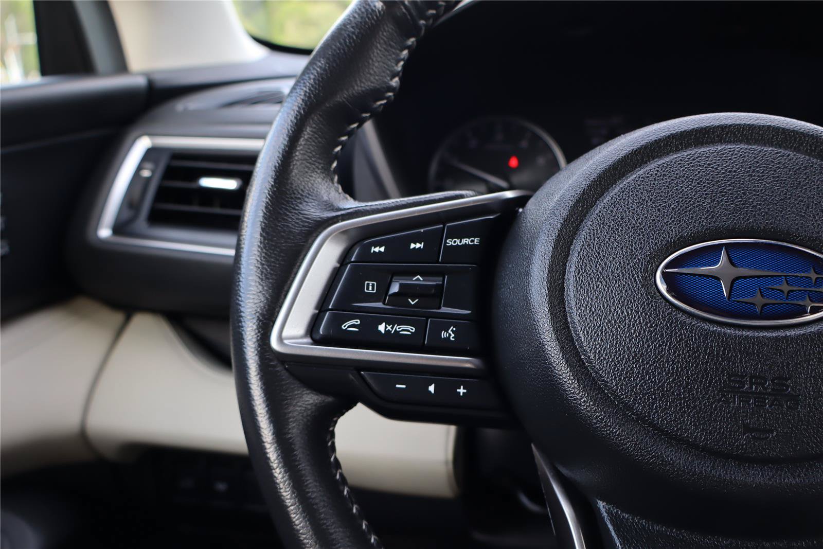 Used 2023 Subaru Ascent Limited w/ Technology Package AWD/4WD image 16