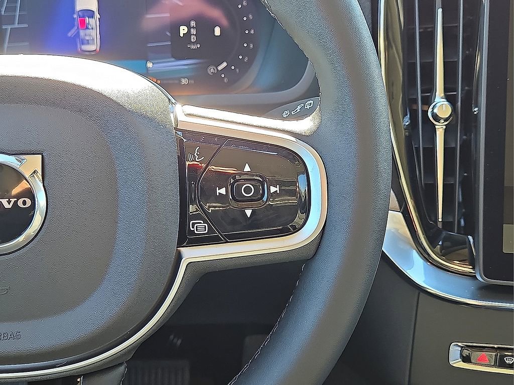 New 2026 Volvo XC90 B6 Plus w/ Protection Package Premier AWD/4WD image 18