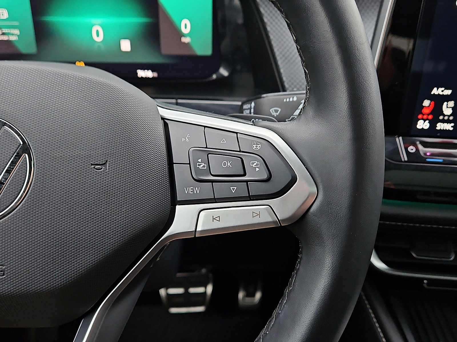 Used 2025 Volkswagen Atlas Cross Sport SEL Premium R-Line image 19