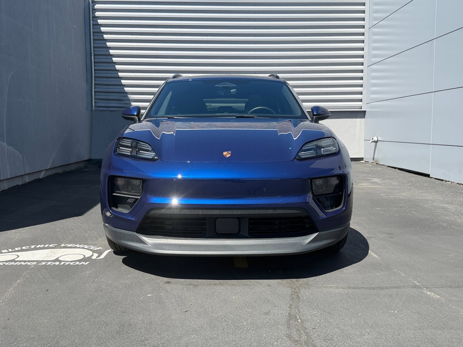 Certified 2024 Porsche Macan 4 Electric AWD/4WD image 6