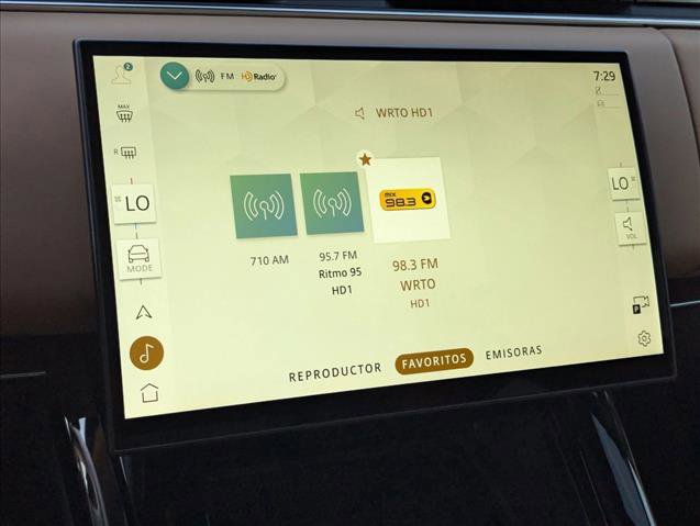 Used 2025 Land Rover Range Rover Sport SE image 16