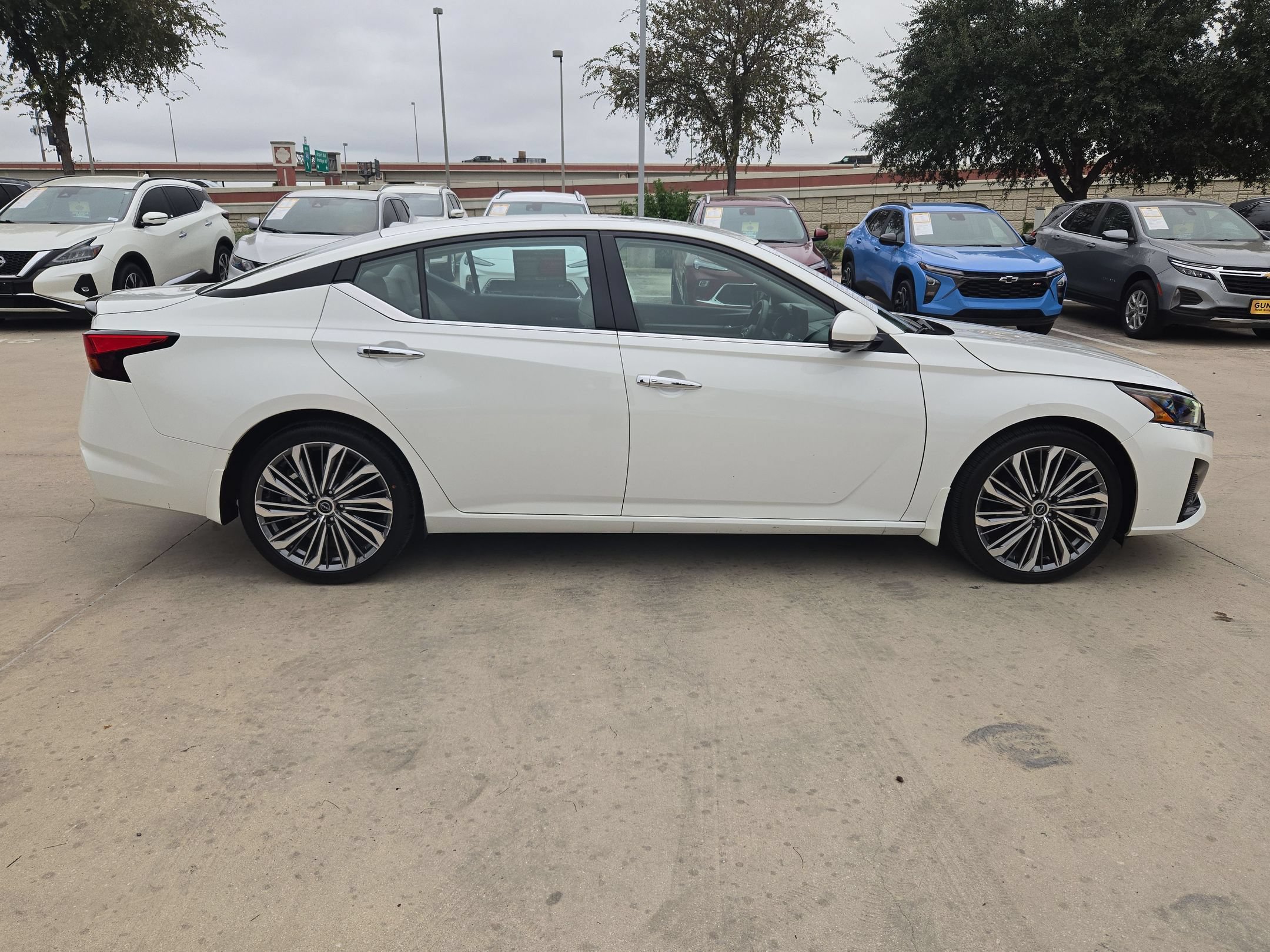 Certified 2024 Nissan Altima 2.5 SL FWD image 2