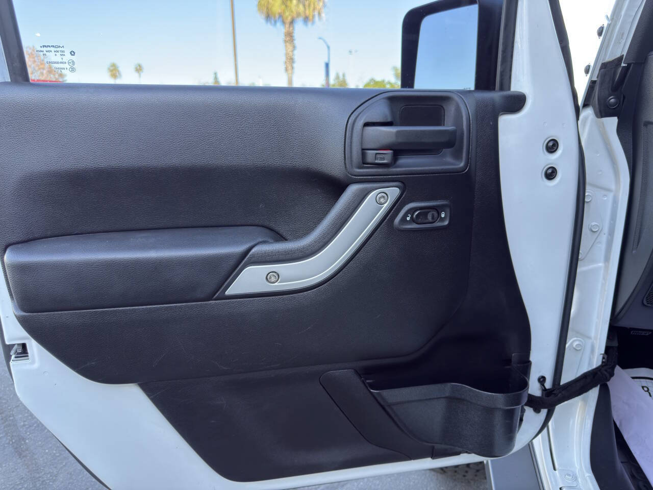 Used 2014 Jeep Wrangler Unlimited Rubicon w/ Connectivity Group AWD/4WD image 10