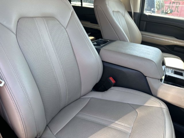 Used 2024 Ford Expedition Limited RWD image 15