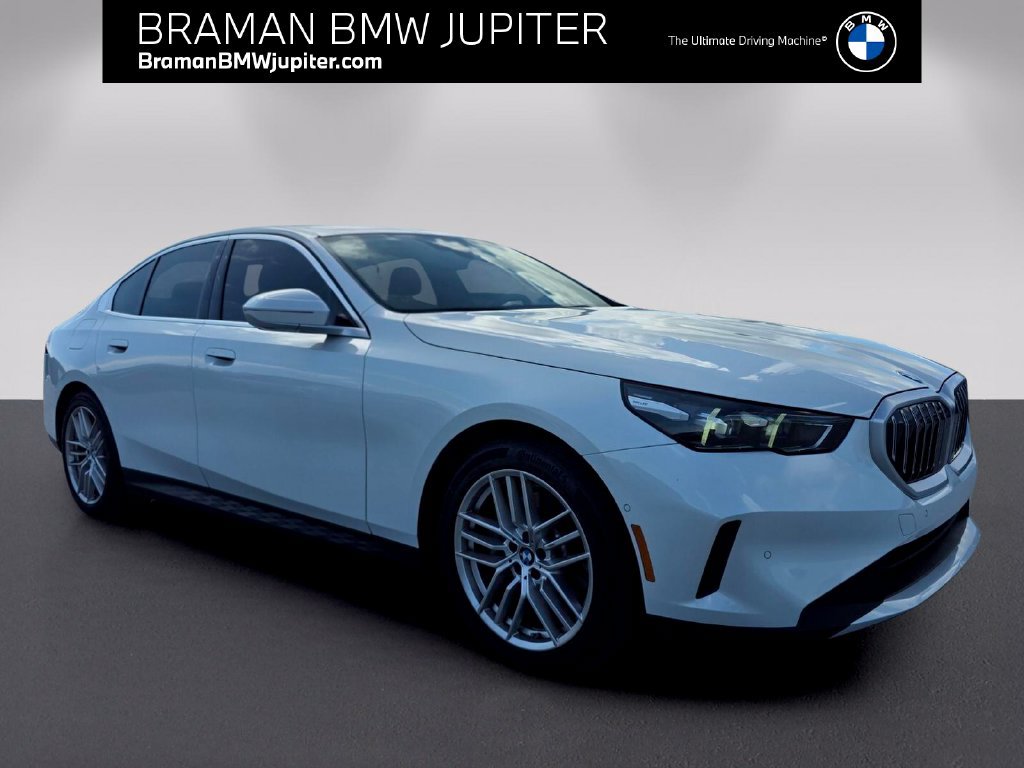 Certified 2025 BMW 530i RWD image 1