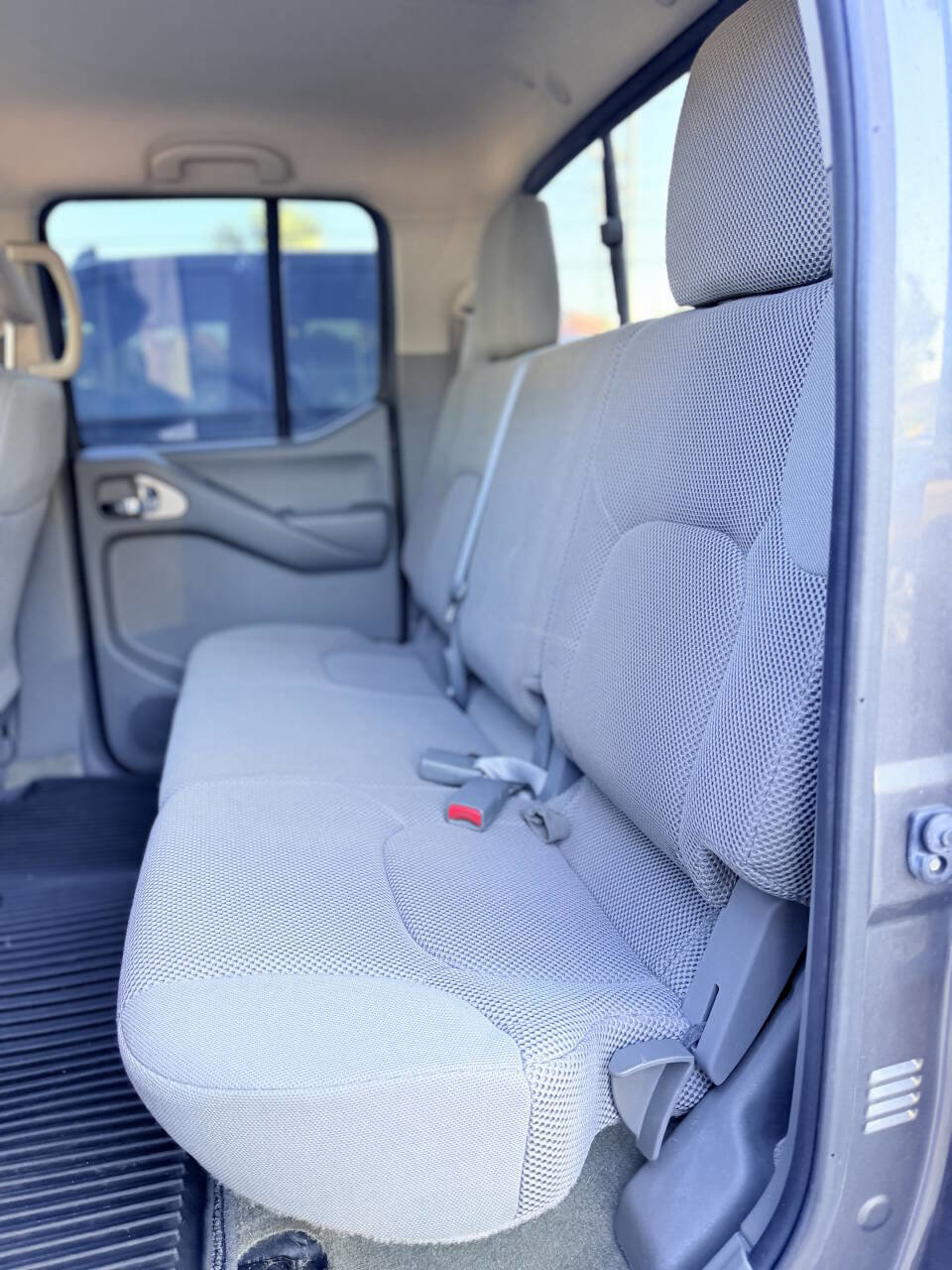 Used 2016 Nissan Frontier SV w/ SV Value Truck Package RWD image 13