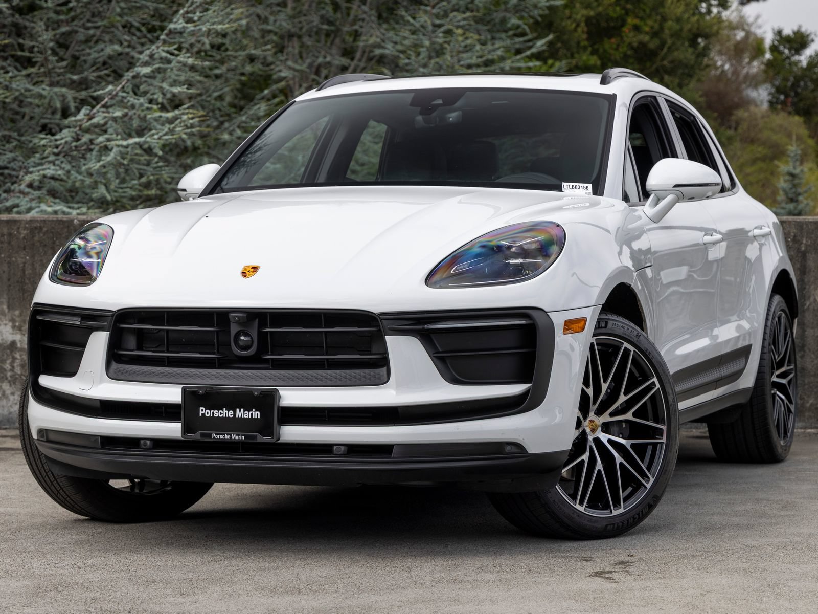 Certified 2026 Porsche Macan AWD/4WD image 1