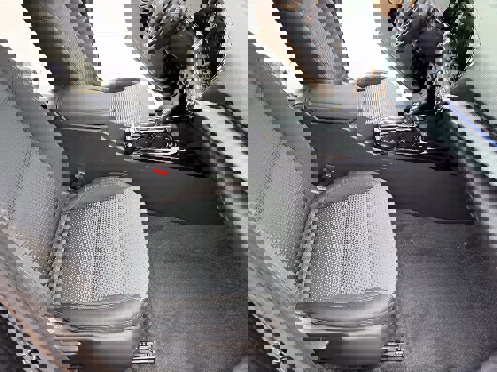 Used 2025 Chevrolet Trax LT w/ LT Convenience Package FWD image 26