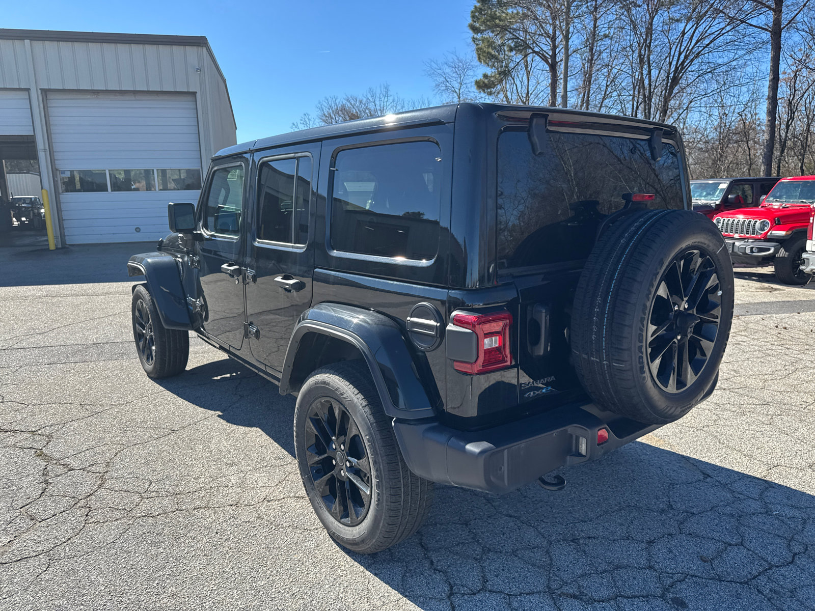 Used 2025 Jeep Wrangler Sahara w/ Safety Group image 7