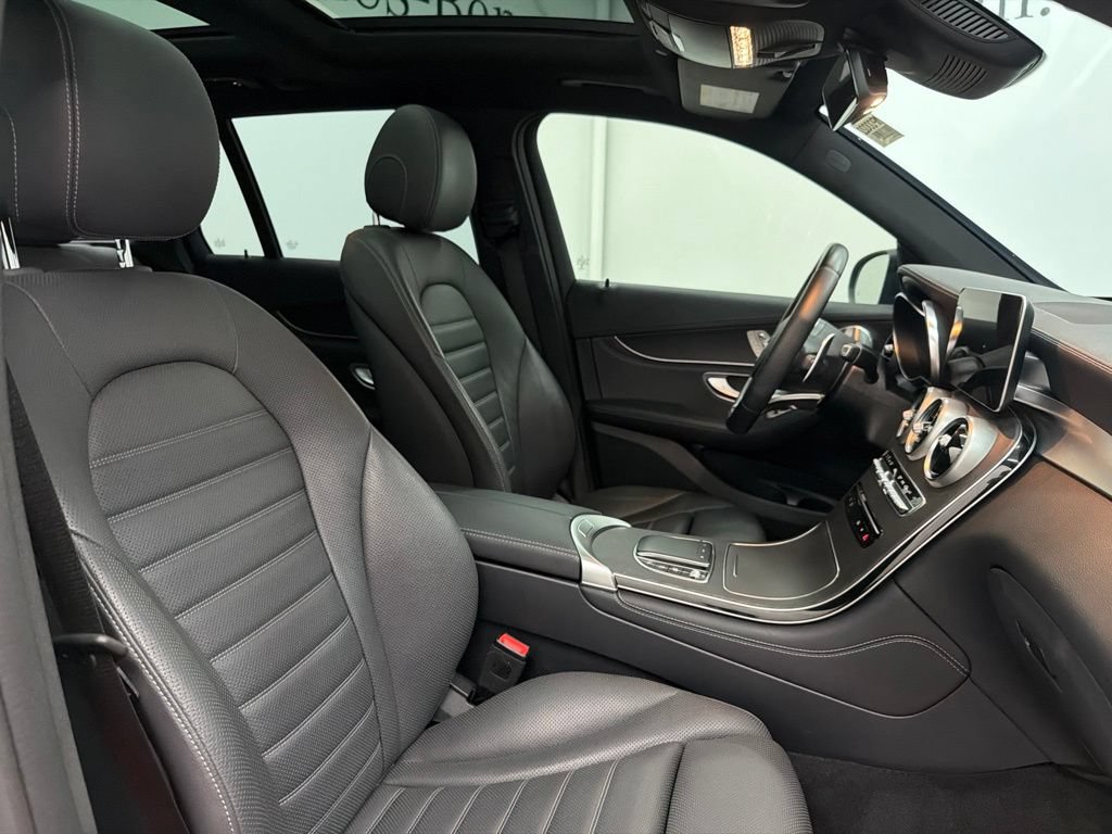 Used 2021 Mercedes-Benz GLC 43 AMG 4MATIC image 32