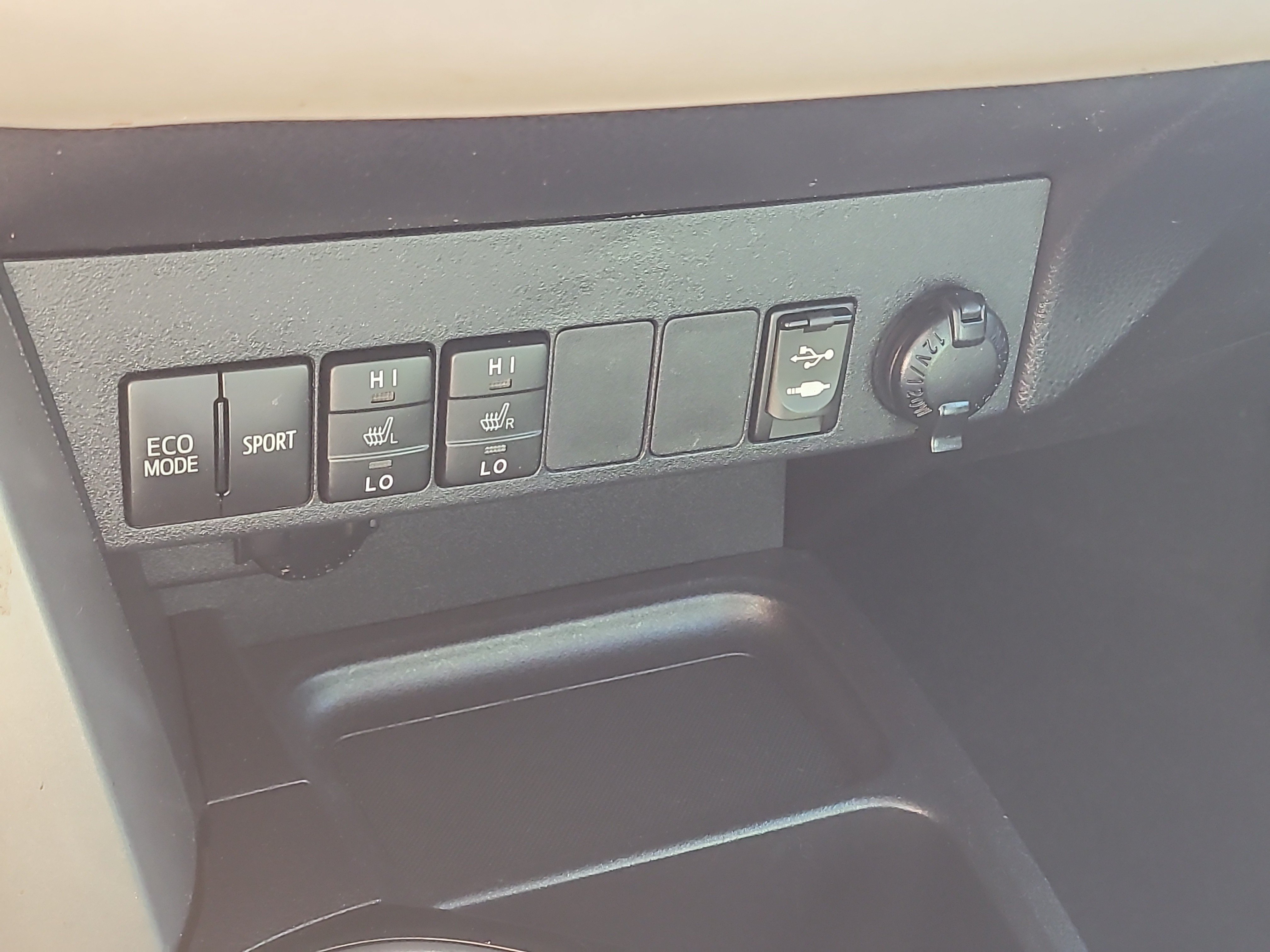 Used 2018 Toyota RAV4 Limited FWD image 27