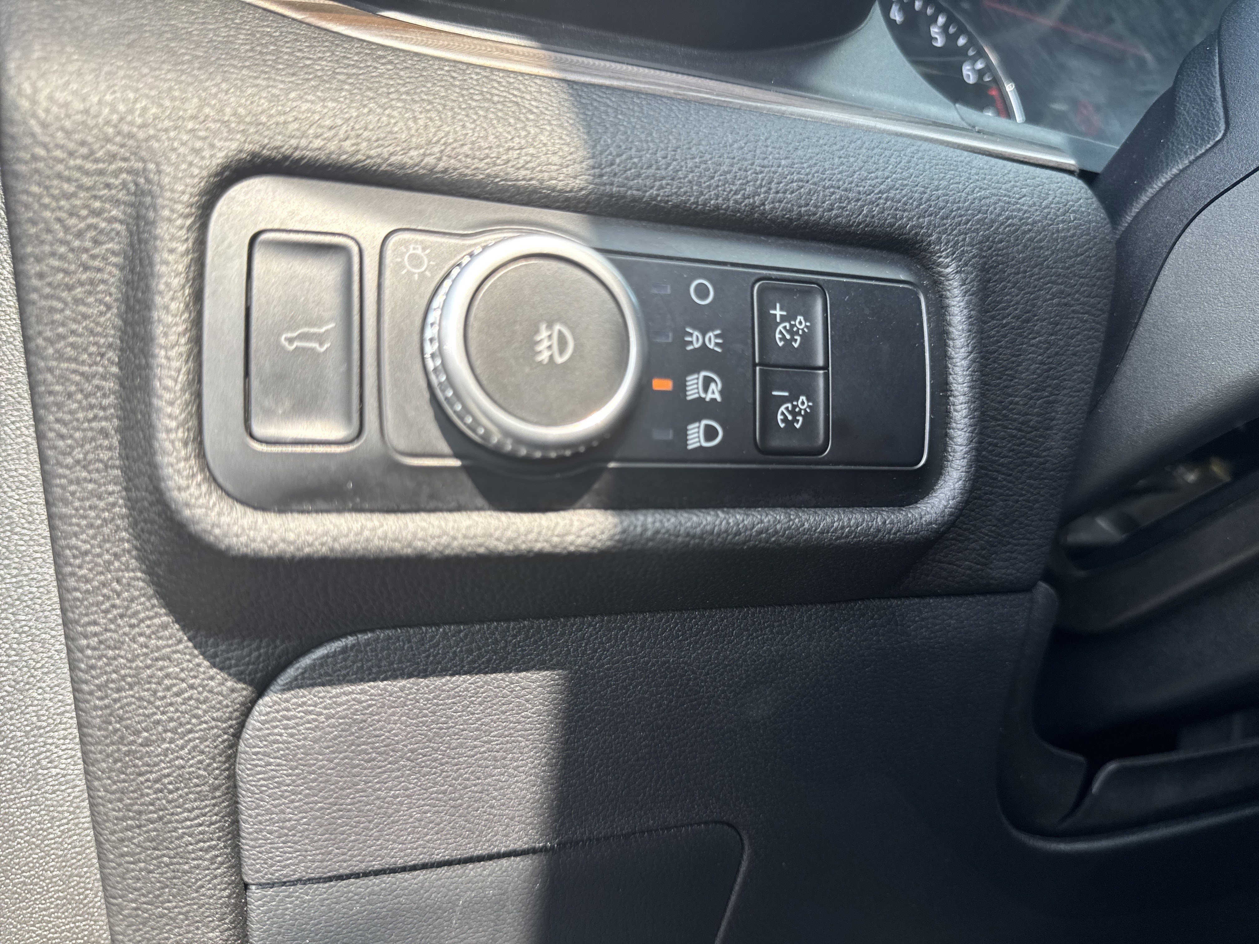 Certified 2023 Ford Explorer Limited RWD image 37