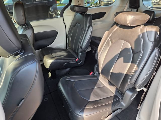 Used 2023 Chrysler Pacifica Touring-L FWD image 32