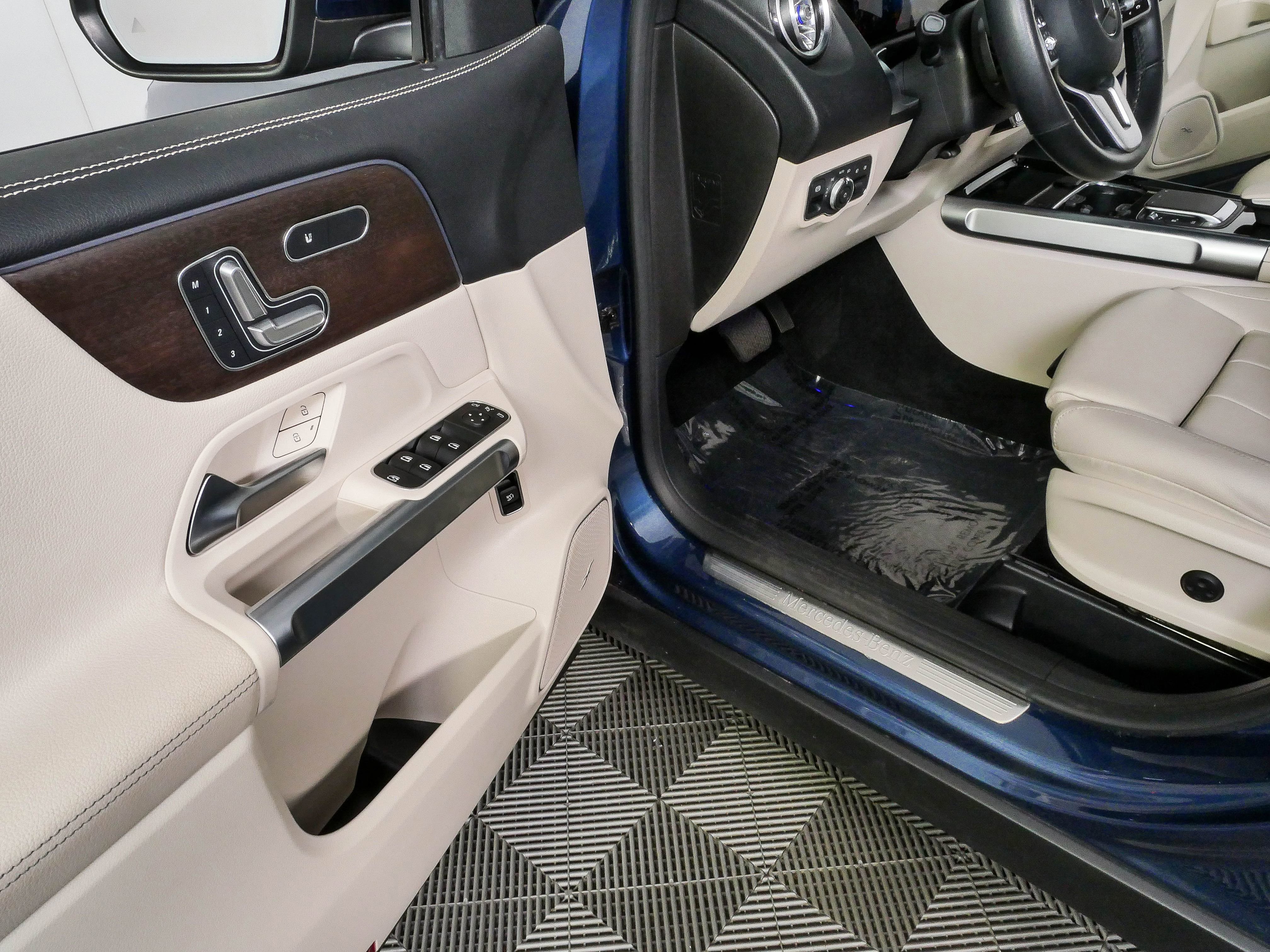 Used 2021 Mercedes-Benz GLB 250 4MATIC image 7